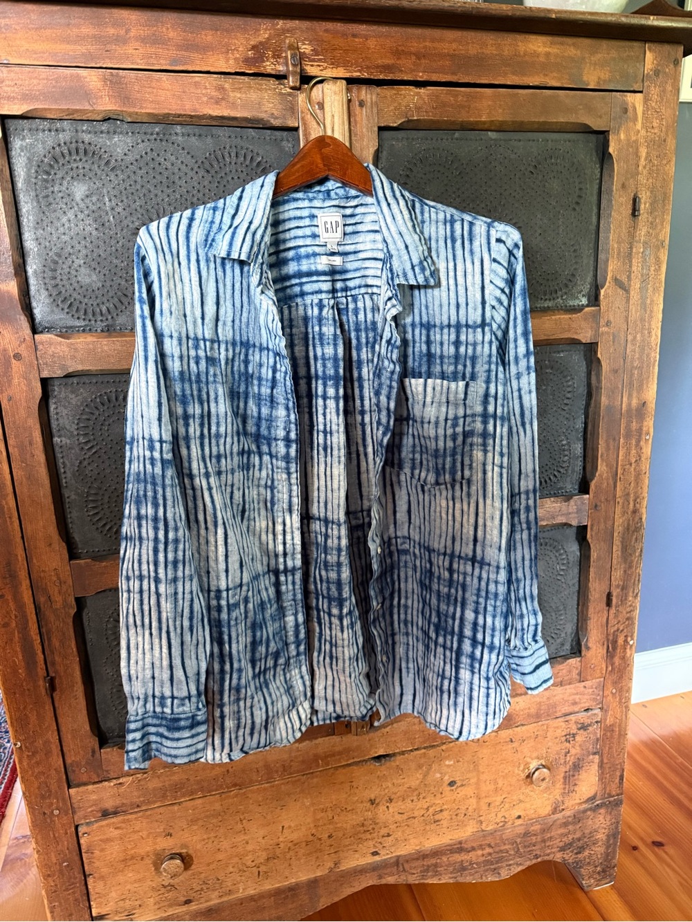 GAP Women’s Indigo Tie-Dye Stripe Button-Down Shirt